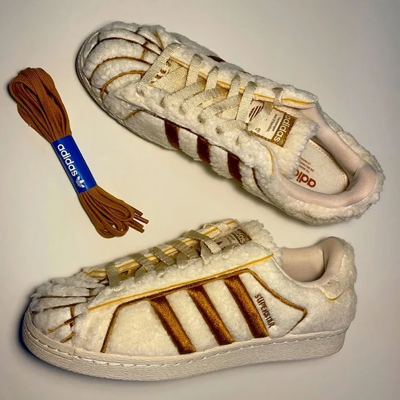 adidas gazelle silver green womens Superstar Conchas Cardboard Sneaker Shirts & Outfits main image 1